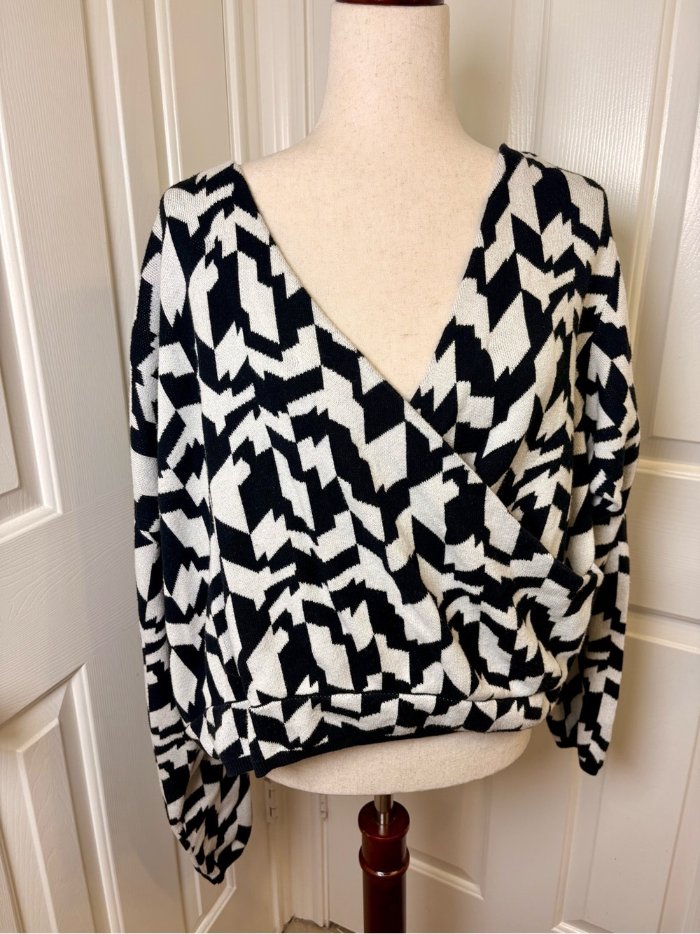 Future Collective Broken Houndstooth Cropped Festival Sweater Women’s 3X